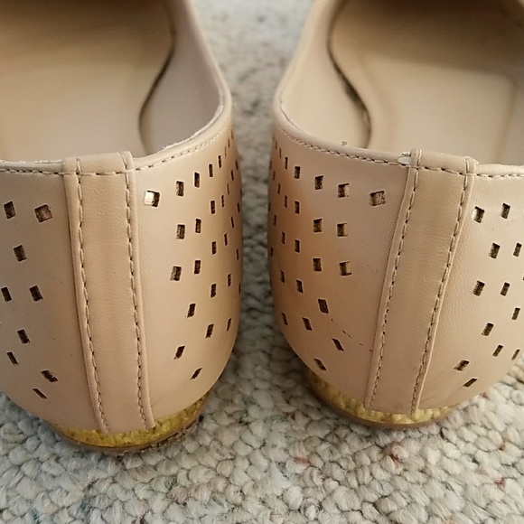 Nude pointed flats w/ gold accents size 7.5 - Picture 5 of 7